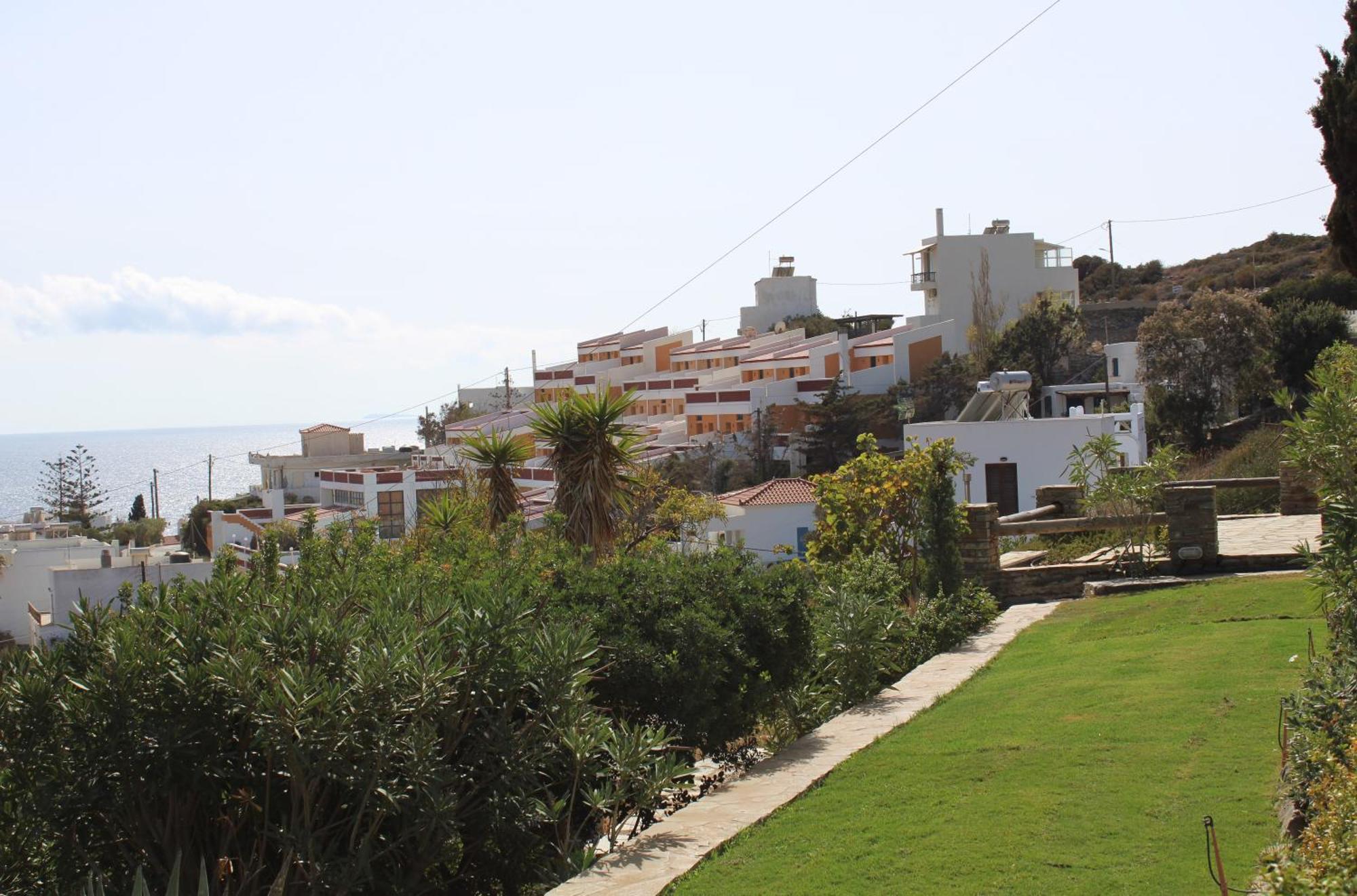 Hotel Blue Dolphin Batsi Exterior foto