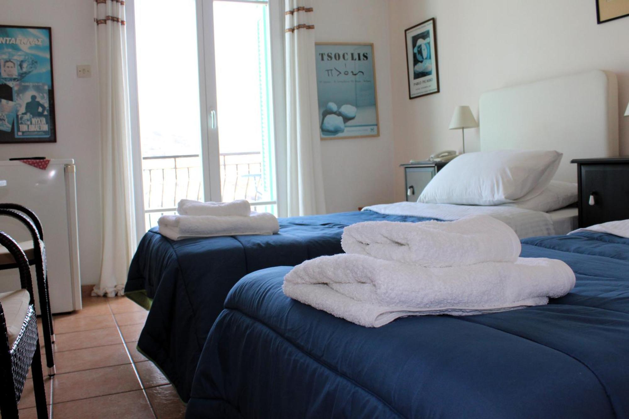 Hotel Blue Dolphin Batsi Exterior foto
